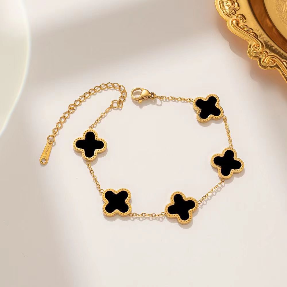 พู่ All-Match ด้านเดียว Four-Leaf Clover สร้อยข้อมือเหล็กไทเทเนียมสไตล์หรูหราแฟชั่น Niche F