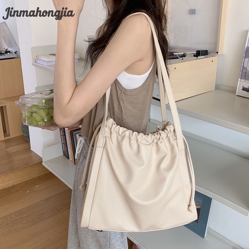 Jinmahongjia【จัดส่ง 3 ถึง 5 วัน】 ใหม่ กระเป๋าสะพายไหล่ ทรงบักเก็ต ความจุขนาดใหญ่ สีขาวครีม
