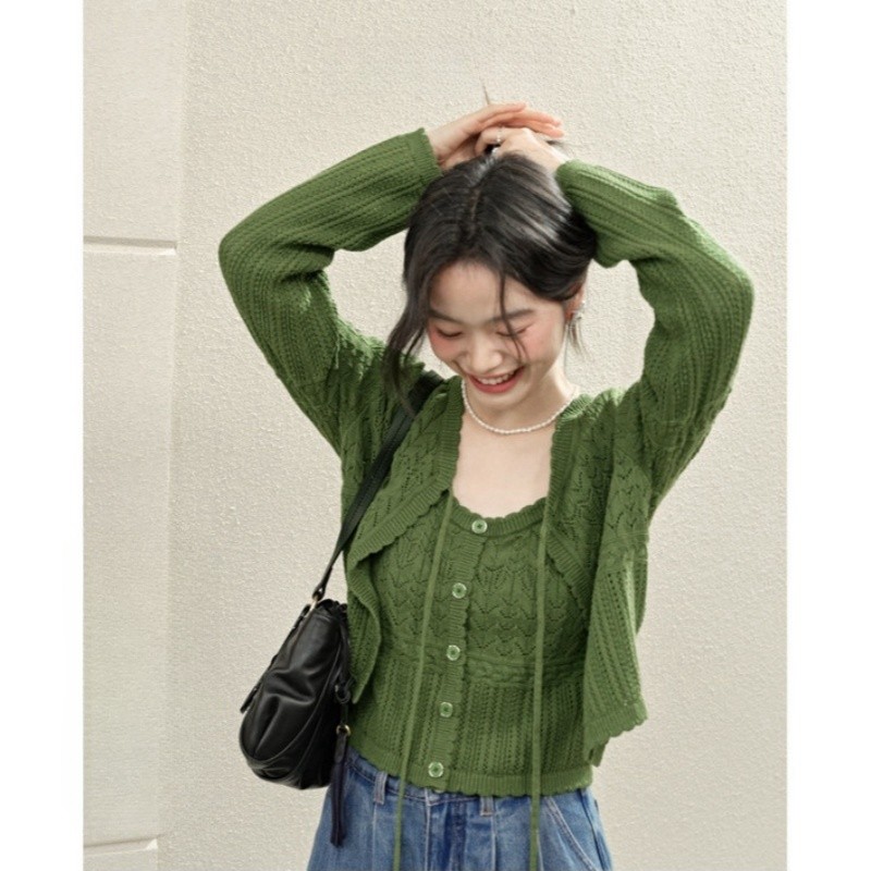 สีเขียวคอวีกลวงคาร์ดิแกนพื้นผิวเสื้อถักยกทรงสองชิ้นชุดผู้หญิงฤดูใบไม้ผลิฤดูใบไม้ร่วงสวมใส่ท็อปส์อารมณ์ ผอมลง ดูเสื้อผ้าสตรี