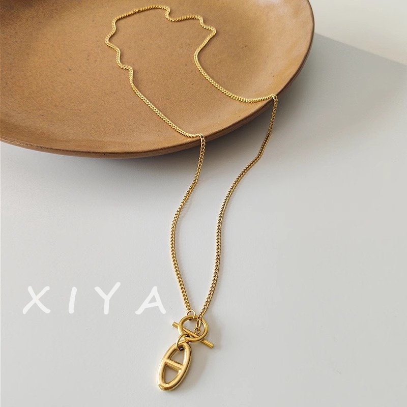 Xiya สร้อยคอไทเทเนียม จี้ตัวอักษร OT หัวเข็มขัดหมู เข้าได้กับทุกชุด ราคา ถูกที่สุด ดีลบีเคเค แกลเลอรีภาพที่ 6