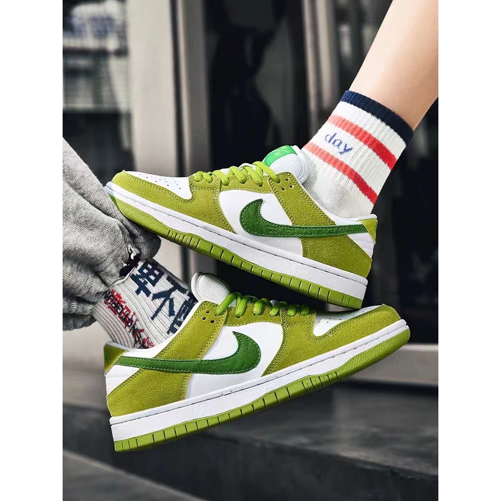 Nike Sb dunk low apple green กีฬาทรงเตี้ยสำหรับผู้หญิงและผู้ชาย รองเท้า true