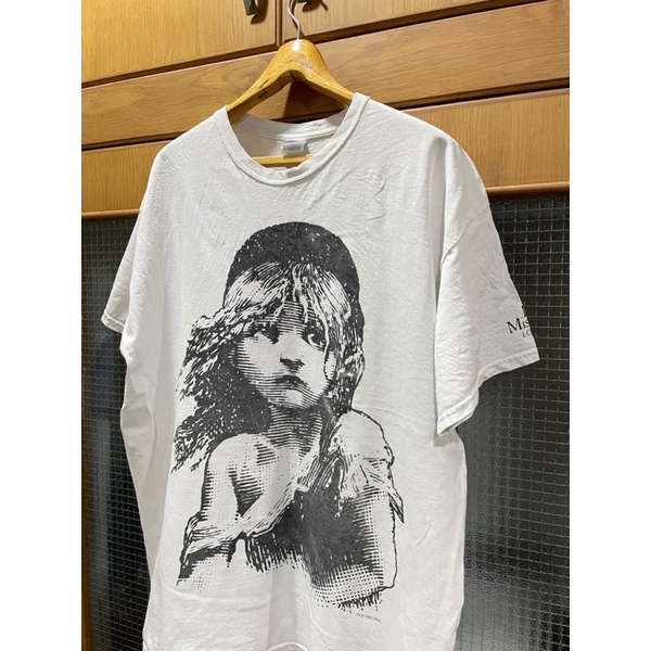 พิมพ์ลาย เสื้อยืดผ้าฝ้ายพิมพ์ลาย เสื้อยืดมือสอง VINTAGE 00s LES MISERABLES LONDON BROADWAY MUSICAL S