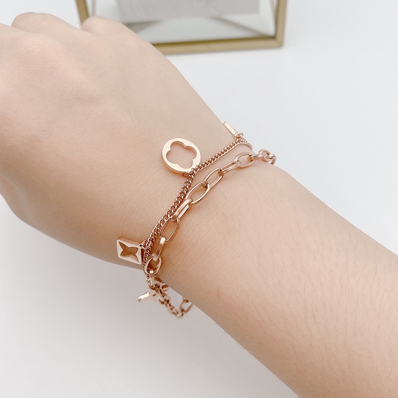 สร้อยคอ สร้อยข้อมือ แหวนคู่ จี้ใบโคลเวอร์สี่แฉก นําโชค สไตล์เดียวกัน เหมาะกับของขวัญ สําหรับผู้หญิง แฟนสาว