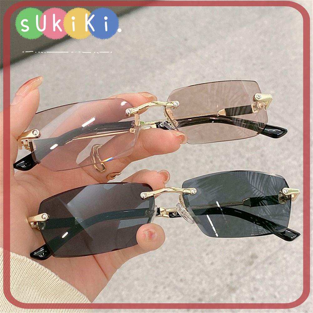 Sukiki แว่นตากันแดด ทรงสี่เหลี่ยมผืนผ้า ไร้ขอบ UV400 Y2K สไตล์เรโทร สําหรับผู้หญิง และผู้ชาย
