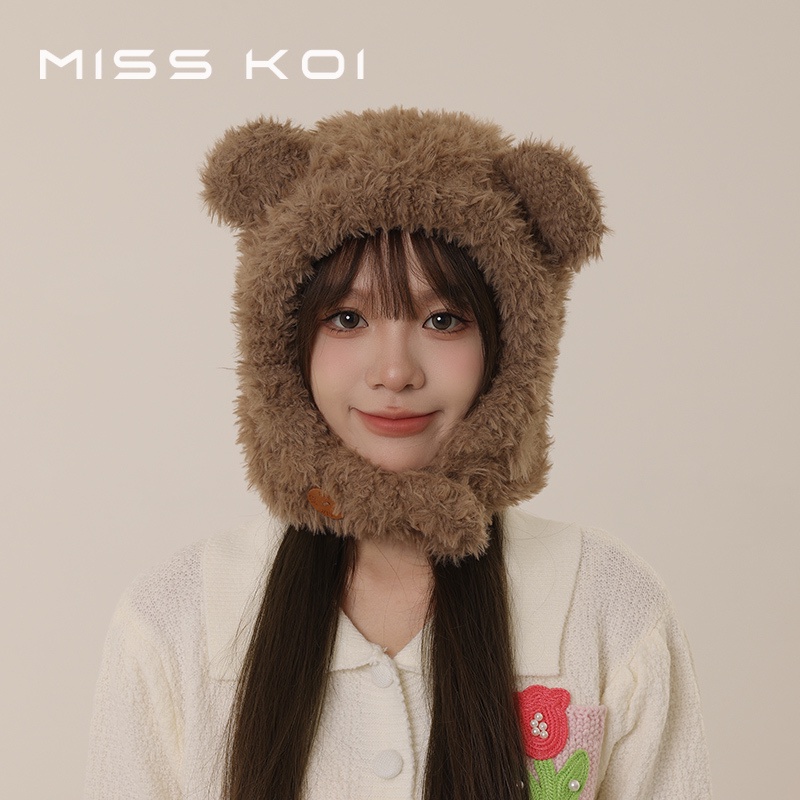 Misskoi [พร้อมส่ง] ใหม่ หมวกผ้ากํามะหยี่ขนนิ่ม แต่งหูหมีน่ารัก แบบสวมหัว ให้ความอบอุ่น เหมาะกับใส่ขี่จักรยาน แฟชั่นฤดูหนาว สําหรับผู้หญิง