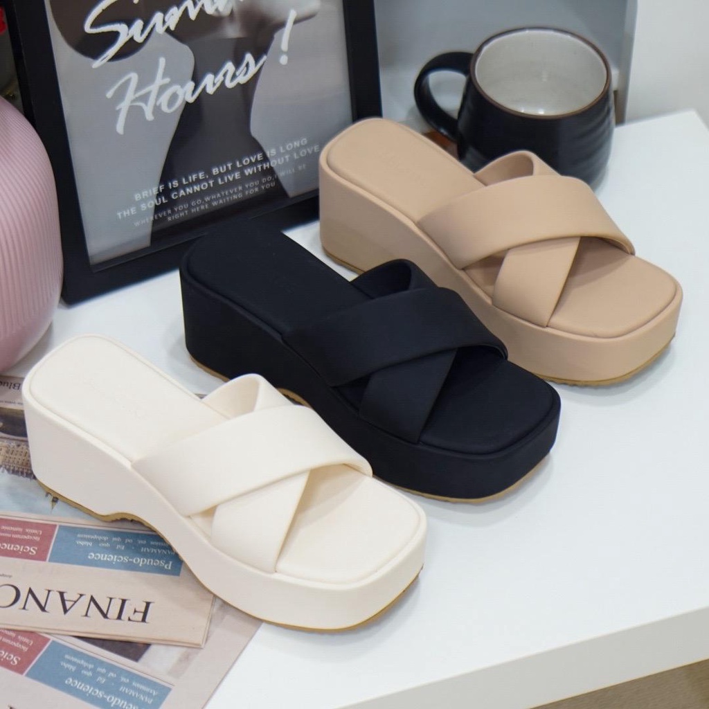 milkmeshoes  รองเท้าผู้หญิง เตารีด พื้นนุ่ม หนังนิ่ม (2023)