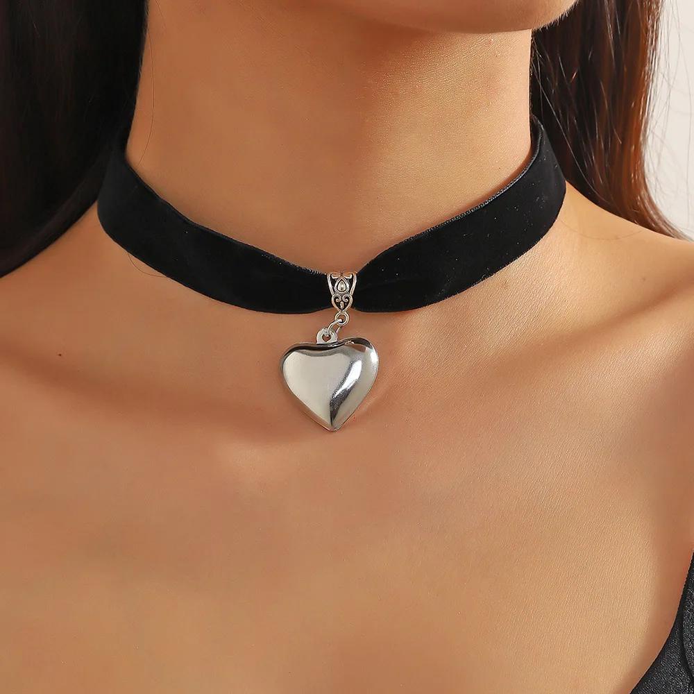 Gothic Big Heart Velvet Choker สร ้ อยคอผู ้ หญิง Vintage ผู ้ หญิงคอ Goth Harajuku เครื ่ องประดับ