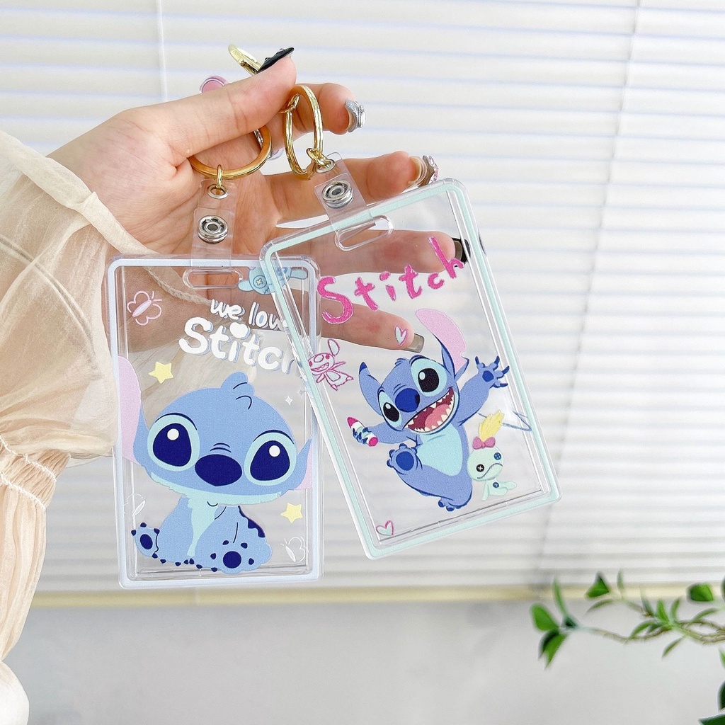ที่ใส่บัตร หรือ ที่ใส่การ์ด วัสดุเป็นพลาสติกแข็งแบบใส พร้อมตะขอและพวงกุญแจ มีกราฟฟิกลายการ์ตูนสีสันสดใส