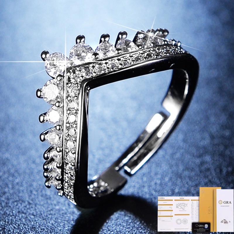 [ใบรับรอง GRA ฟรี] แหวนรูปตัว V Crown Platinum Moissanite ตัวเมีย