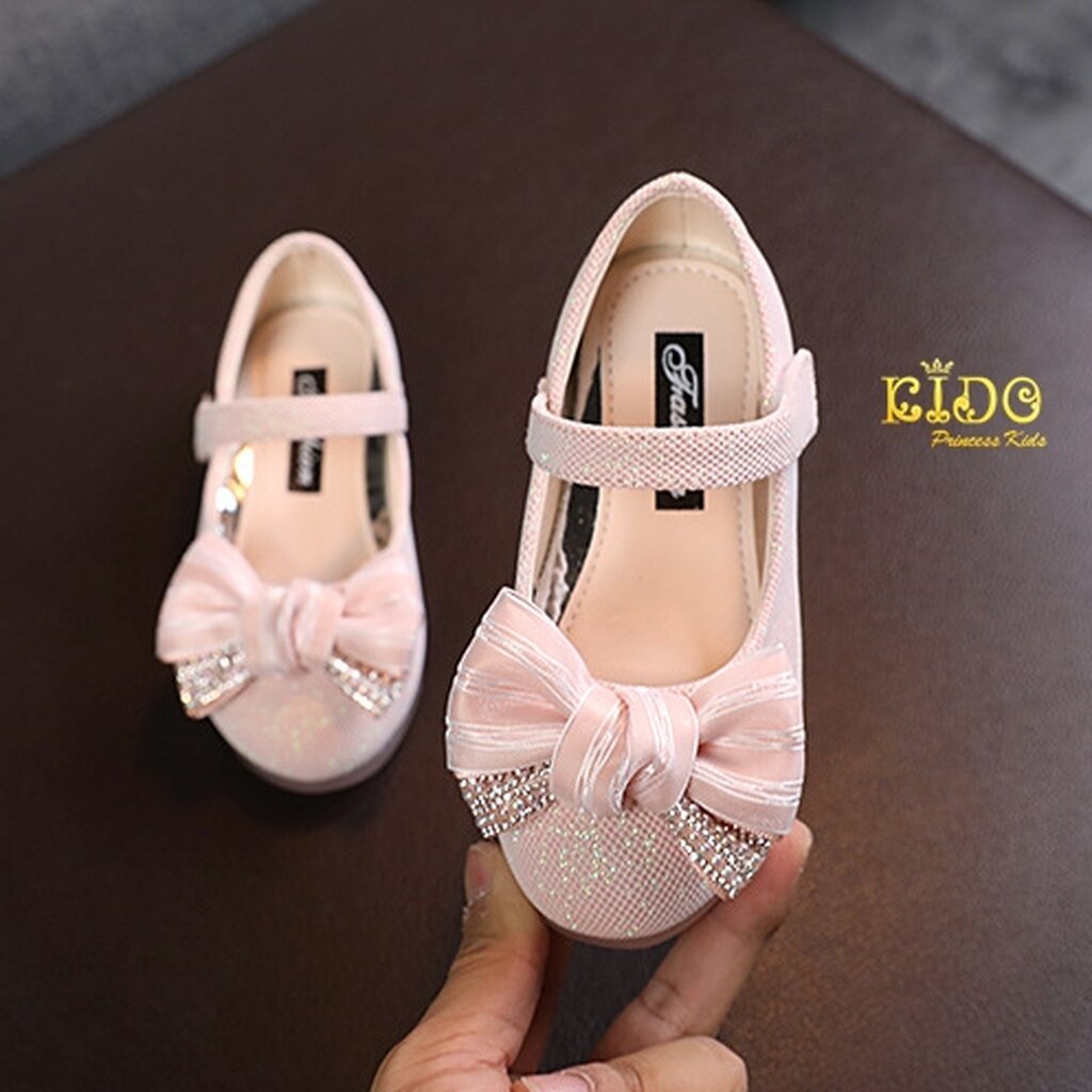 รองเท้าเด็กออกงาน(หน้าร้านอยู่รัชดา ลองได้)H115 สีชมพู แต่งดอกไม้ด้านหน้า