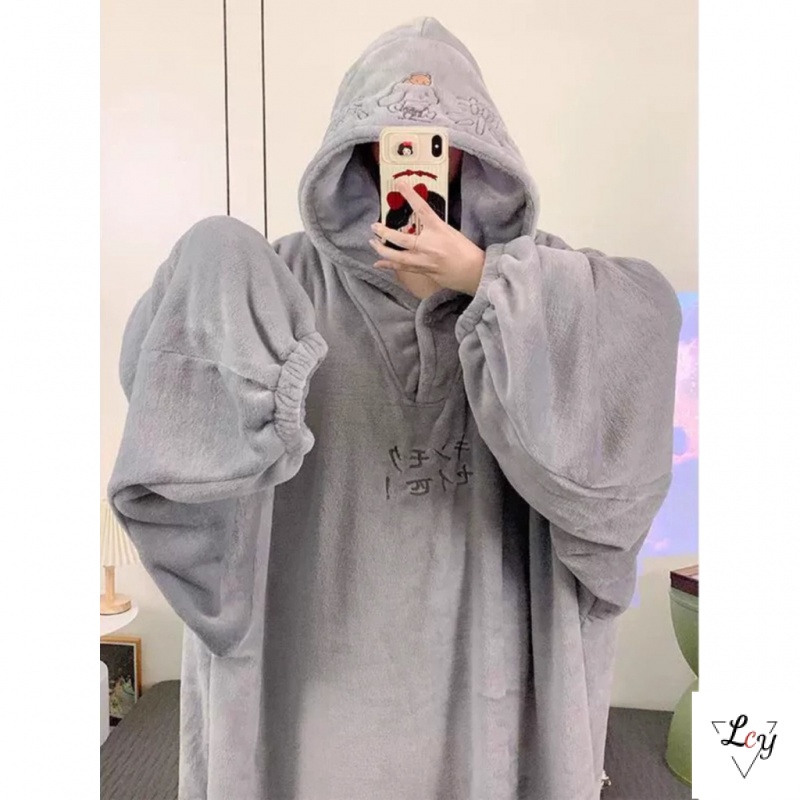 ชุดเสื้อเลาจ์ ขนาดใหญ่ ผ้ากํามะหยี่ แบบหนา ปักลาย One-Piece ทรงหลวม สีพื้น สําหรับผู้ชาย และผู้หญิง รองรับ 150 กก.