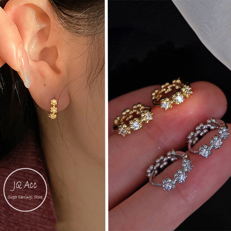 2024 Hoop ต่างหูชุด Hikaw สําหรับผู้หญิงดอกไม้ทอง Earings สําหรับผู้หญิง Hypoallergenic เจาะต่างหูชุดอุปกรณ์เสริมเครื่องประดับ