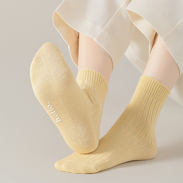 ถุงเท้ากีฬา ดูดซับเหงื่อได้ดี พิมพ์ลายตัวอักษร สีมาการอง สําหรับผู้หญิง - รูปที่ 3