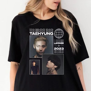 เสื้อยืดแขนสั้นลําลอง คอกลม ผ้าฝ้าย พิมพ์ลาย Kpop BANGTAN V Kim Tae Hyung Layover สําหรับผู้ชาย และผู้หญิง