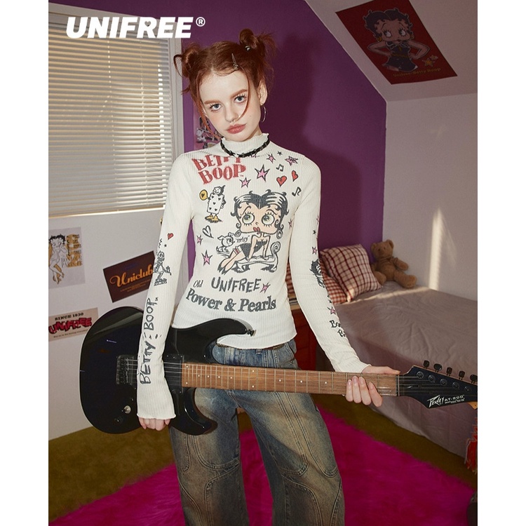 【Betty Boop™】Unifree Long-Sleeve Slim-Fit Mock Turtleneck T-Shirt เสื้อแขนยาวคอเต่าเข้ารูปกราฟฟิคเบ็ตตี้บู๊พ วินเทจ