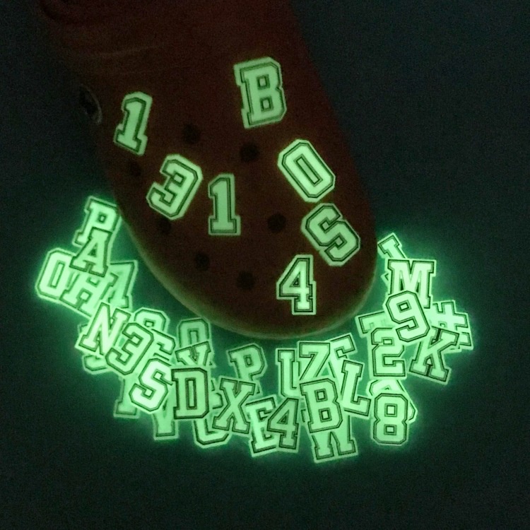 ตัวอักษร Jibbitz เรืองแสงในที่มืด อุปกรณ์เสริม สําหรับตกแต่งรองเท้า Crocs Jibits Charm Luminous Jibitz Crocks สําหรับผู้ชาย