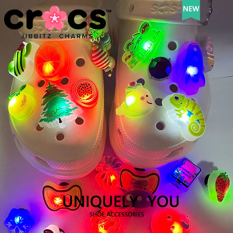 jibbitz crocs แท้ บักเกิลติดรองเท้า รูปการ์ตูนนางเงือก สตรอเบอร์รี่ 3D เรืองแสง มีไฟกระพริบ สําหรับตกแต่ง