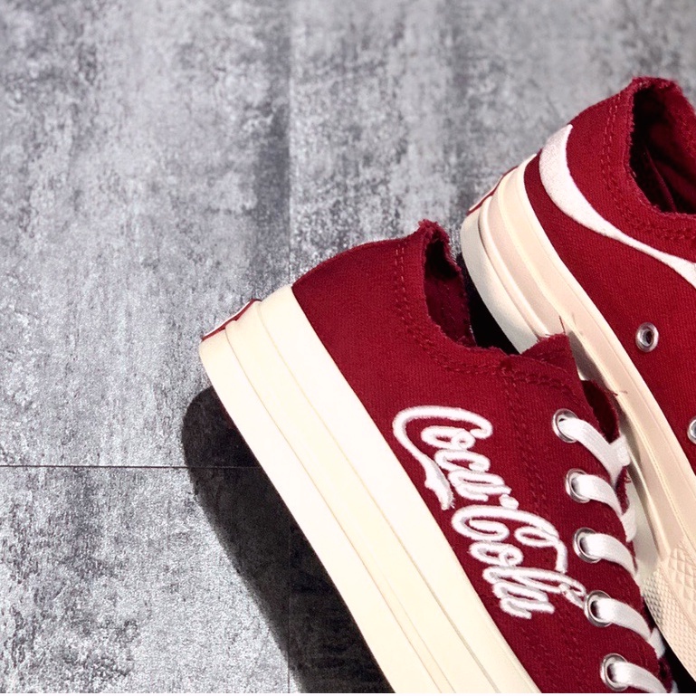 (spots)Kith x Coca-Cola x Converse Chuck 70 Low Low-Top Casual Sneakers Wine Red 36-44 สบาย ๆ  รองเ