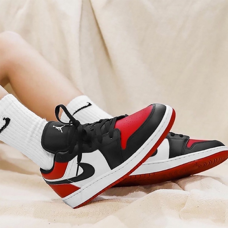 ของแท้ รองเท้าNike Air Jordan 1 Low Black Toe sneakers รองเท้าผ้าใบ（อุปกรณ์ครบ จัดส่งฟรี） สำหรับขาย