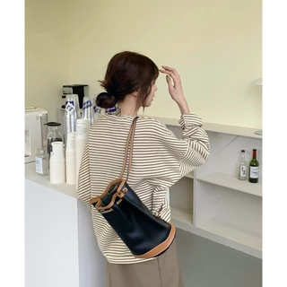 FASHION.61 เสื้อยืดเเขนยาวลายริ้วทรงโอเวอร์ไซค์ผู้หญิง รุ่น W6905