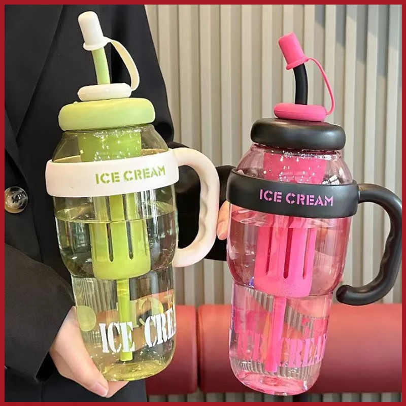 กระบอกน้ำ 1300 มล. แก้ว Ice-cream สีสันสดใส แถมหลอดพร้อมที่กรอง มีที่ปิดจุกหลอด กันฝุ่น จุน้ำได้เยอะ
