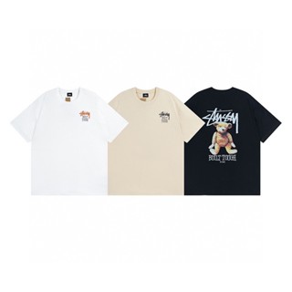 STUSSY สินค้าขายดี! เสื้อยืดแขนสั้น พิมพ์ลายโลโก้ตัวอักษร หมีน้อย สวยงาม อเนกประสงค์ สําหรับผู้ชาย และผู้หญิง Kere