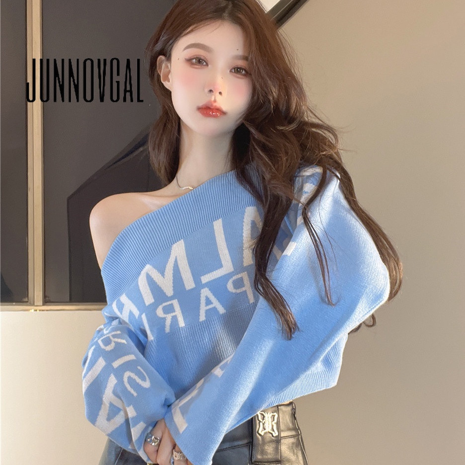 Junnovgal เสื้อกันหนาว แขนยาว เปิดไหล่ พิมพ์ลายตัวอักษร ทรงหลวม สีพื้น สําหรับผู้หญิง 2023