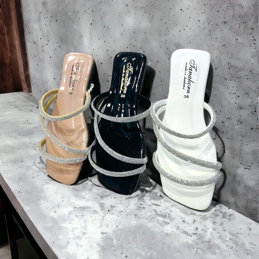 รองเท้าแตะแฟชั่น เพชรคาดใขว้ 3 เส้น เพรชแน่นไม่หลุดง่าย พื้นนุ่มสบายเท้า