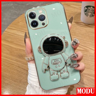 เคสโทรศัพท์มือถือ ชุบไฟฟ้า ลายนักบินอวกาศ หรูหรา พร้อมขาตั้ง สีมาการอง สําหรับ iPhone 14 15 Pro Max 15 Plus