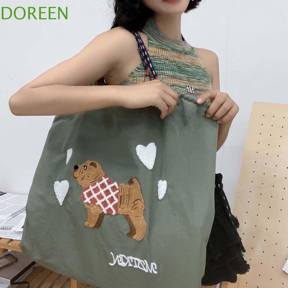 Doreen Ball&Chain กระเป๋าถือ กระเป๋าสะพายไหล่ กระเป๋าช้อปปิ้ง จุของได้เยอะ ปักลายหมี สุนัขดัชชุน ชเนาเซอร์ คอร์กี้ แบบผูกเชือก