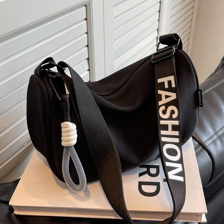 2023 เรียบง่าย กระเป๋าสะพาย สิริ จี้แฟชั่น Cross Body Bag กันน้ำ