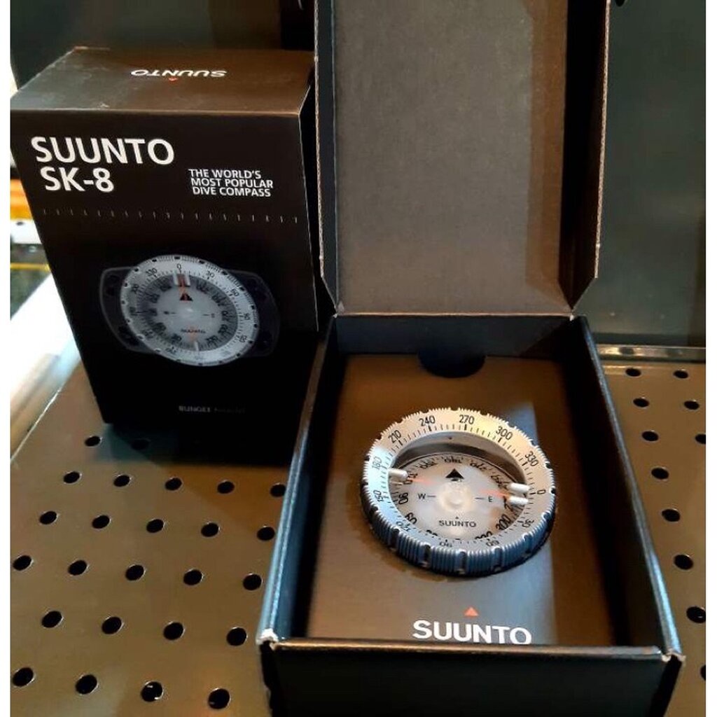 SUUNTO - SK-8 Compass, Bungee Mount เข็มทิศดำน้ำ Balanced for Northern Hemisphere (NH)