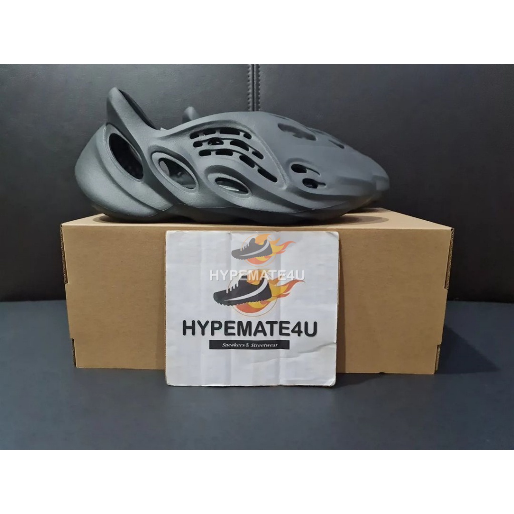 Yeezy Foam Runner Carbon (Men)