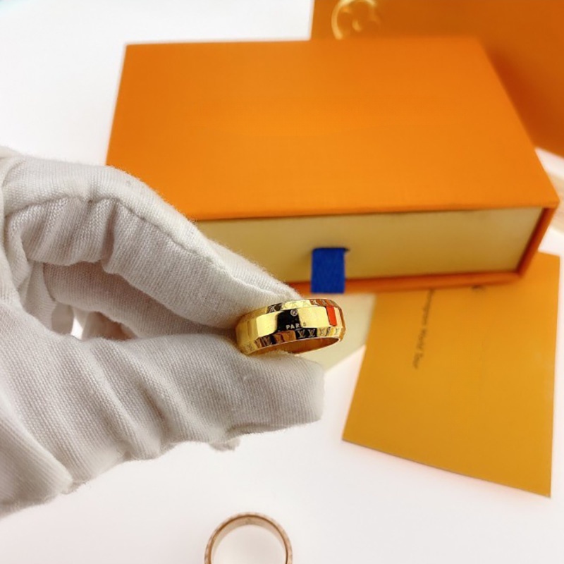 แหวนแกะสลักตัวอักษร titanium สำหรับทั้งผู้ชายและผู้หญิง สไตล์คลาสสิก พร้อมมอบเป็นของขวัญที่เหมาะสมในหลากหลายโอกาส - รูปที่ 4