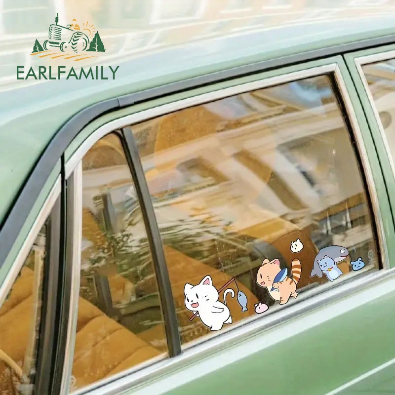 Earlfamily สติกเกอร์ไวนิล ลายการ์ตูนแมวน่ารัก กันน้ํา สําหรับติดตกแต่งรถยนต์ รถจักรยานยนต์ สกูตเตอร์ 13 ซม. x 4.0 ซม.
