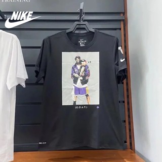 Nike ของแท้ 100% เสื้อยืดคอกลม แขนห้าส่วน ผ้าฝ้าย ระบายอากาศ พิมพ์ลาย สไตล์วินเทจ คลาสสิก สําหรับผู้ชาย