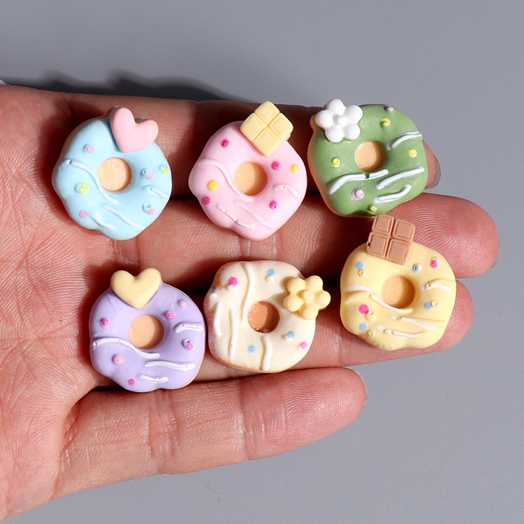 น่ารัก Dunkin Donut ออกแบบ Jibbits ช็อกโกแลต Donut Jibits Charm ดอกไม้รองเท้า Charms Pins ขนมปังหัวใ