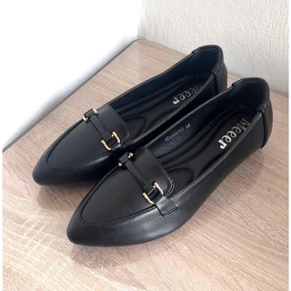 Meeer Classy Loafer รองเท้าคัตชูหัวแหลมทู่ แต่งอะไหล่ด้านหน้า หนังเรียบ ส้นแบน รหัส 660440
