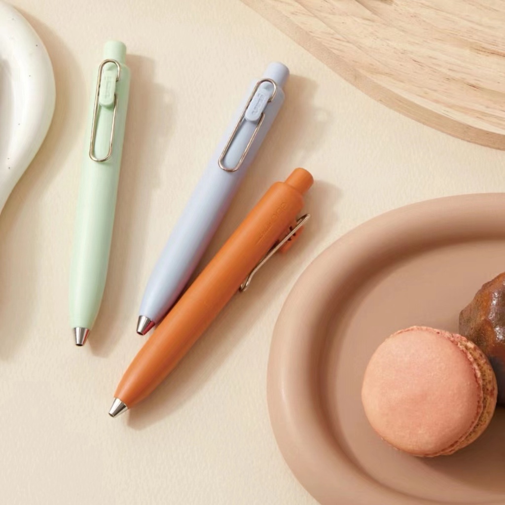 Uni-ball One P ปากกาลูกลื่น 0.5 หัวกระสุนน่ารัก แบบพกพา