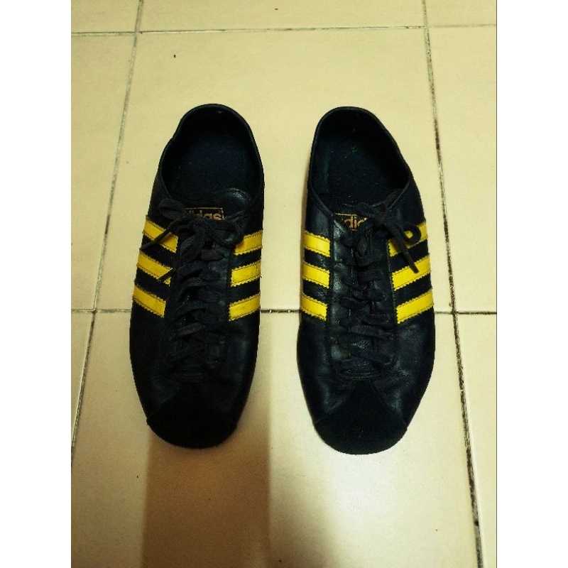 Kasut ADIDAS Black Bird Vintage Size 8uk