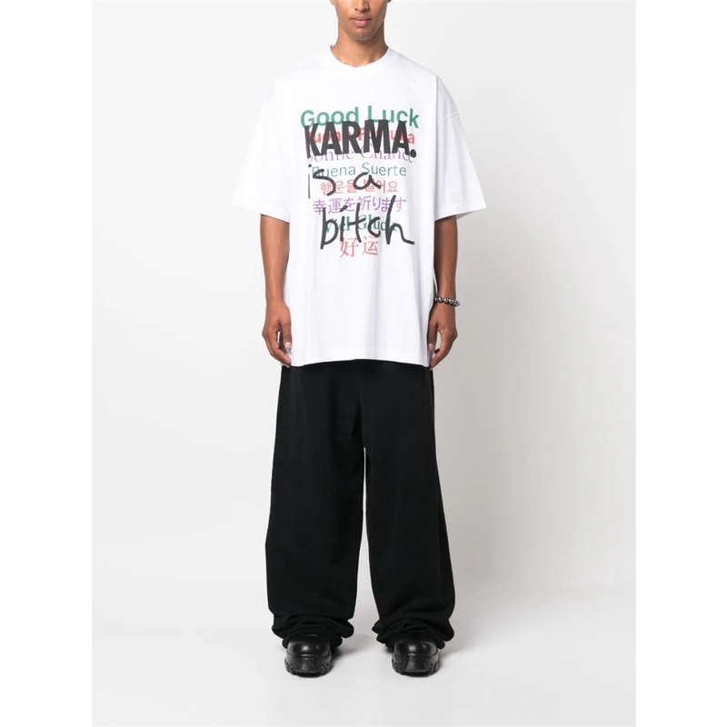 Vetements VETEMENTS เสื้อแขนสั้น พิมพ์ลายกราฟฟิติ ตัวอักษรกราฟฟิติ นําโชค หลายภาษา สําหรับผู้ชาย ผู้