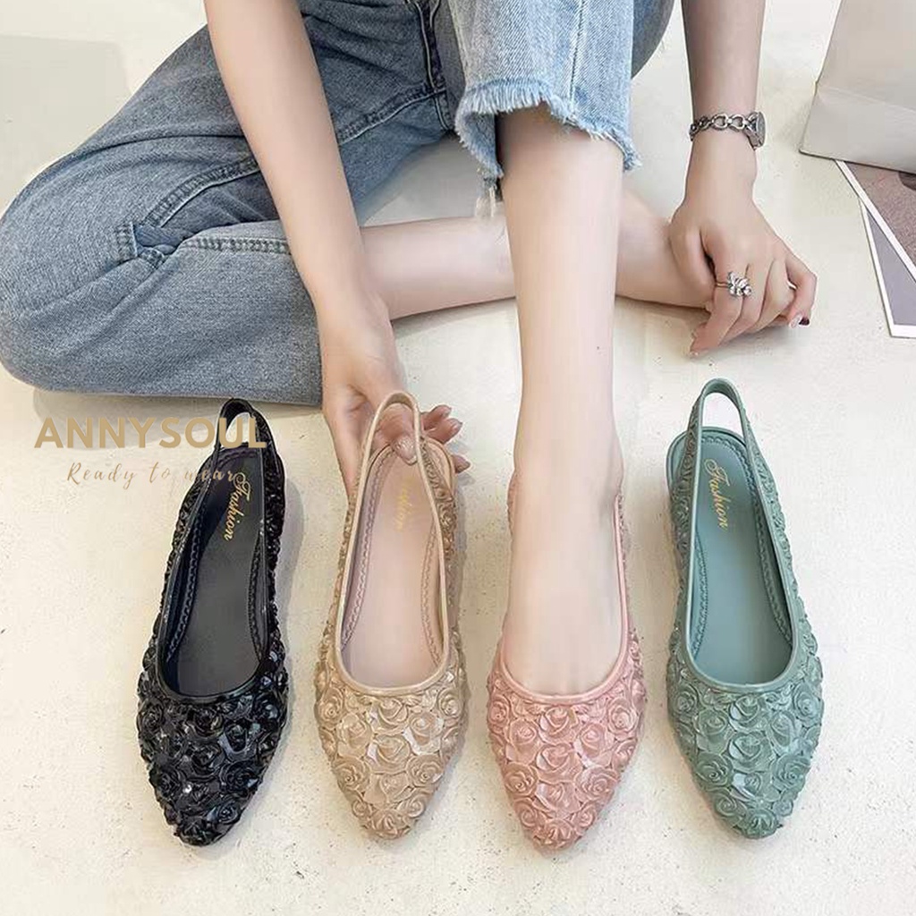 รองเท้าส้นต่ำ รักส้น สีพื้น เเต่งดีเทลลายดอกไม้ น่ารักสุดๆ