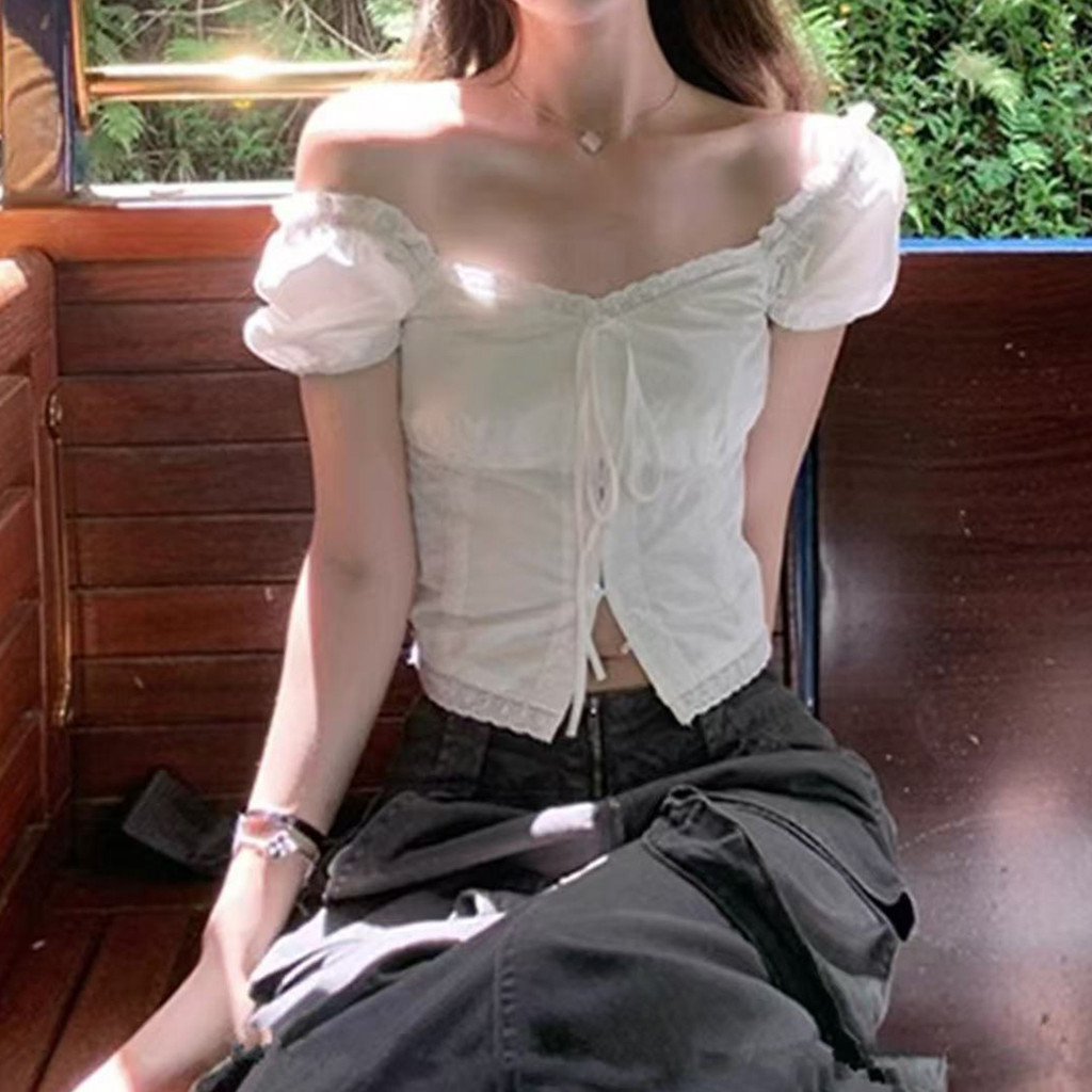 เสื้อครอปแขนสั้นคอเหลี่ยมสไตล์ฝรั่งเศส สีขาว ดีไซน์เปิดข้าง