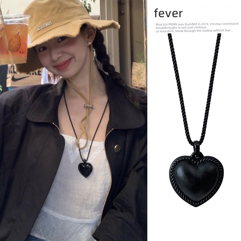 Fever Black Love Leather Pendant Necklace Niche design fashion Simplicity Versatile