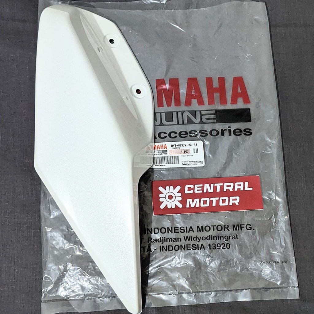 Xride X Ride แผงด้านหน้าฝาครอบปีกขวาซ้ายคู่ Glossy Metallic สีขาวต้นฉบับ Yamaha อะไหล่แท้ BY8-F835U-