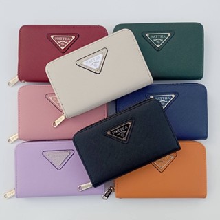 กระเป๋าสตางค์ใบกลาง Nattha แบบซิปรอบ หนังซาเฟียโน รุ่น MY101…