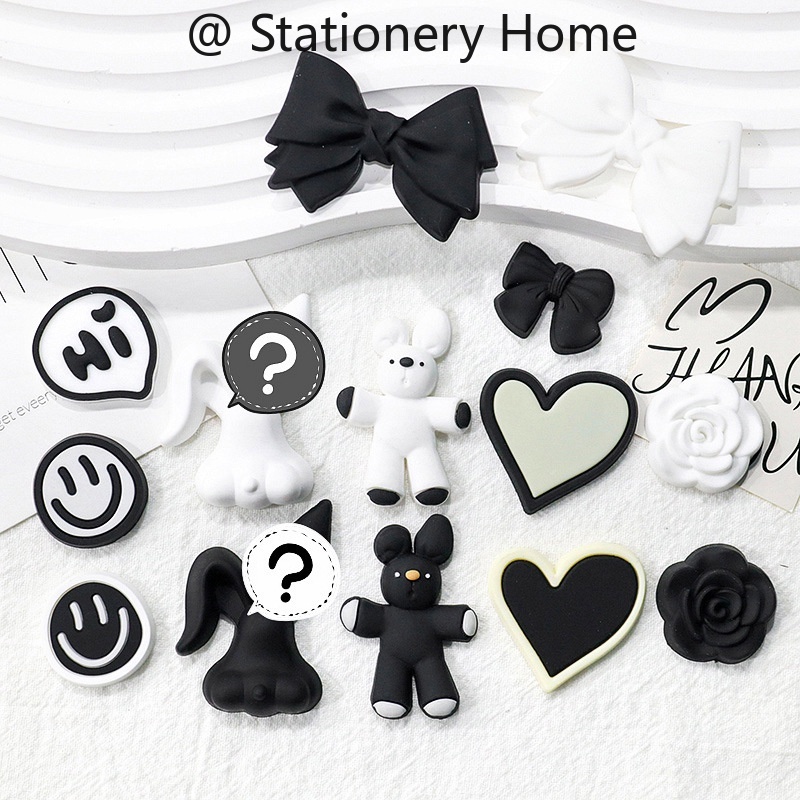 สีดําสีขาวกระต ่ าย Jibbitz Charm ตกแต ่ งรองเท ้ า PVC
