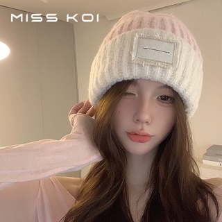 Misskoi [พร้อมส่ง] หมวกถัก ผ้าขนสัตว์ แบบหนา ให้ความอบอุ่น เข้ากับทุกการแต่งกาย แฟชั่นฤดูใบไม้ร่วง และฤดูหนาว สําหรับผู้หญิง