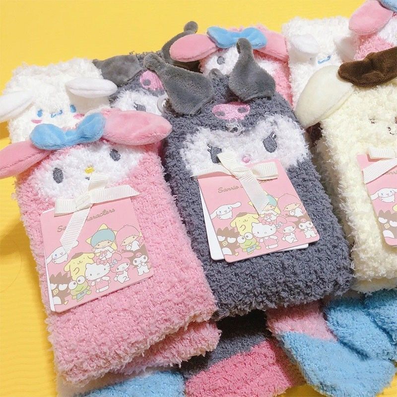 SANRIO MINISO ถุงเท้า ผ้ากํามะหยี่ขนนิ่ม ลายการ์ตูน Tamagotchi Melody น่ารัก ให้ความอบอุ่น เหมาะกับฤดูใบไม้ร่วง และฤดูหนาว สําหรับผู้หญิง