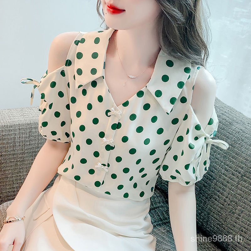 เสื้อเชิ้ตแขนสั้น เปิดไหล่ ผ้าชีฟอง ลายจุด แฟชั่นฤดูร้อน สําหรับผู้หญิง 2023 IQAU